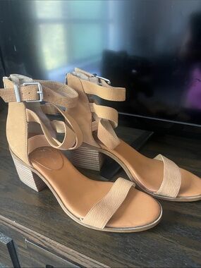 Jessica Simpson Tan Strappy Block Heel Sandals